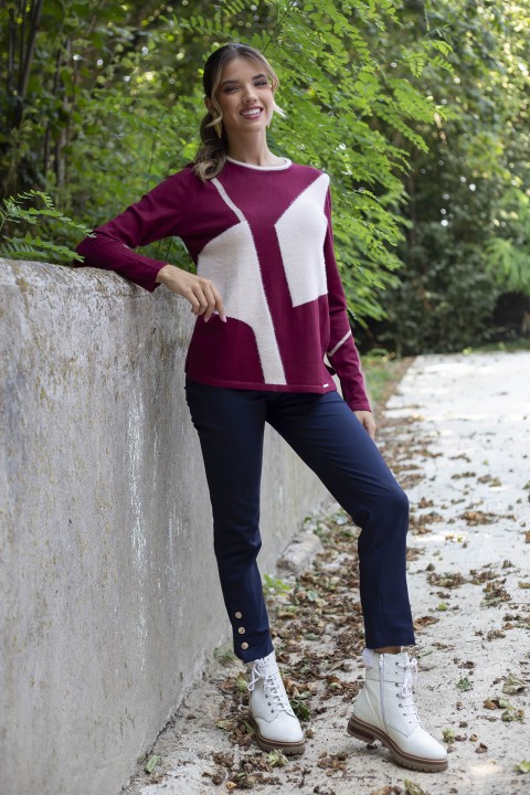 Knitted jumper with geometric design